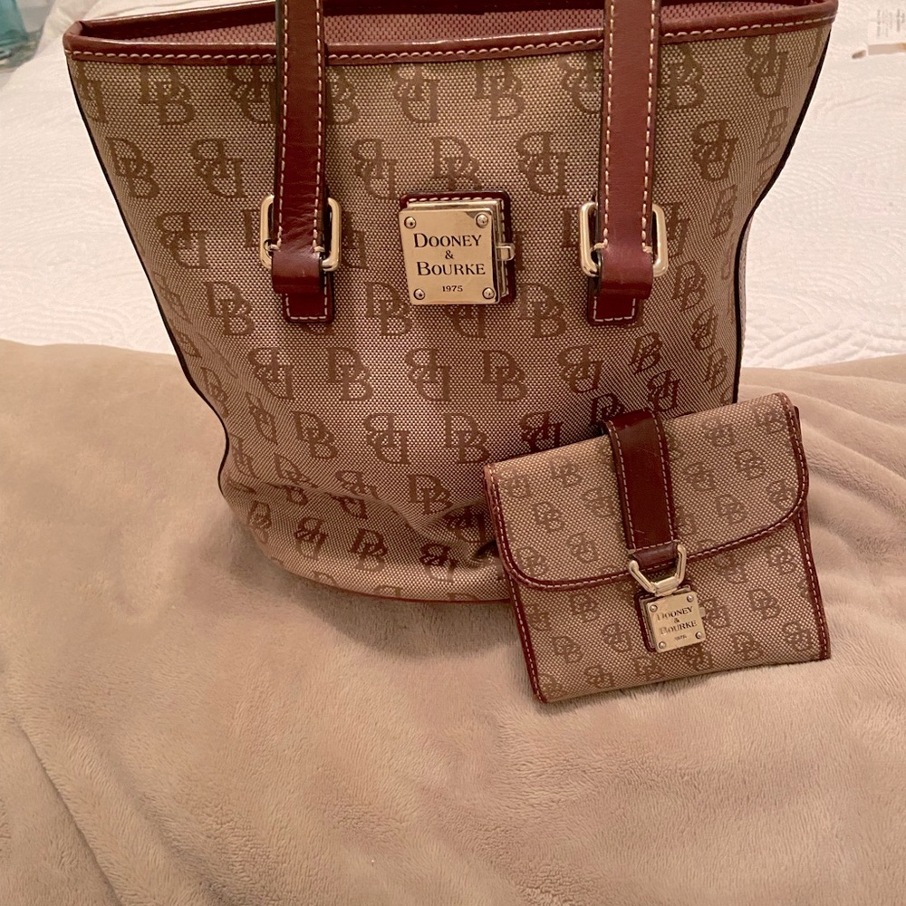 Dooney & Bourke